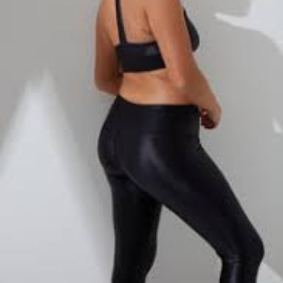 Black Liquid Legging - Picture 5 of 10